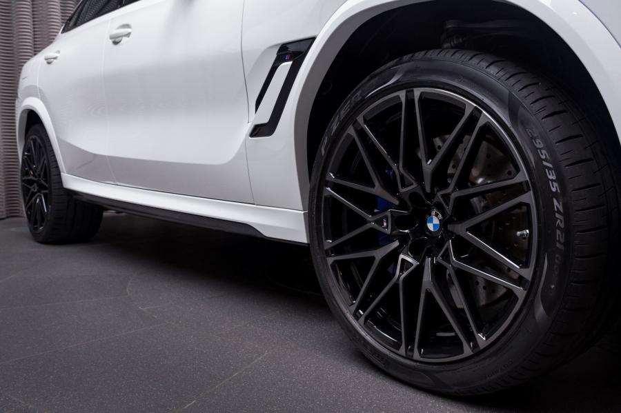 Колеса BMW X6 M Competition (F96) 2020 года  (UAE) (фото 40 из 41)